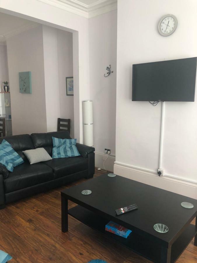 Cheapsleepz 49 Moscow Drive Guest house Liverpool