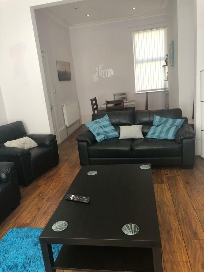 Cheapsleepz 49 Moscow Drive Guest house Liverpool